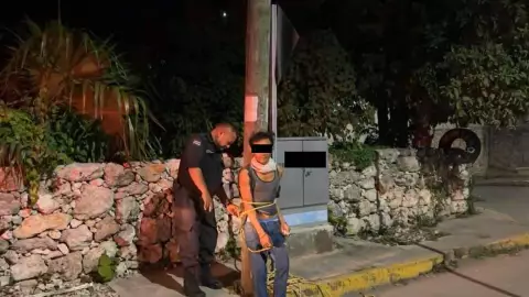 Vecinos de Tizimín amarran a presunto ladrón a un poste mientras llegaba la policía
