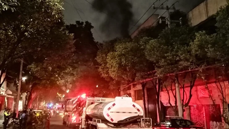 Bomberos controlan incendio en la colonia Obrera