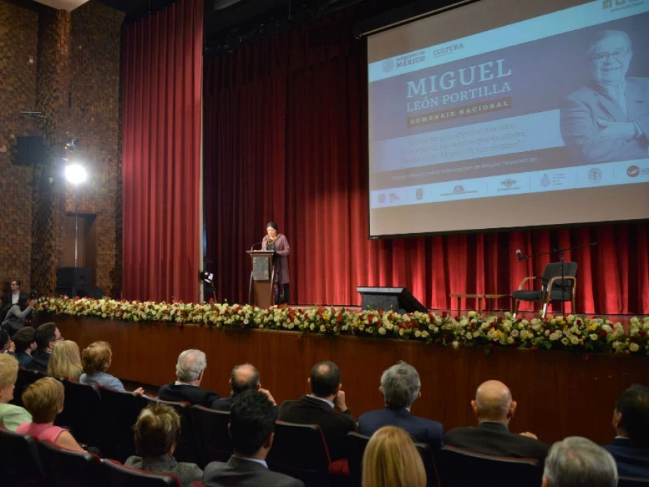 Homenaje León-Portilla