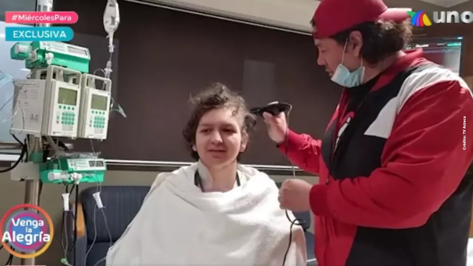 Nieto de Cepillín se rapó junto a su padre por su lucha contra el cáncer.