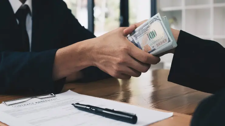 En Nueva York, puedes aplicar a un cheque de estímulo de más de 900 dólares para pagar la factura de electricidad