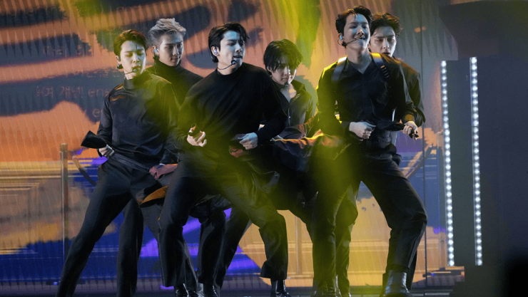 ¿BTS cantará ‘Dynamite’ FILTRAN videos del ensayo previo al medio tiempo de la final del Mundial 2026; y el ARMY estalla.png
