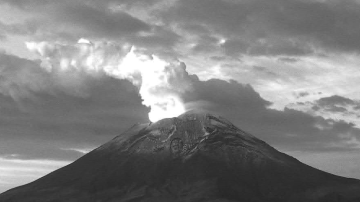 Volcán Popocatépetl presenta una treintena de exhalaciones