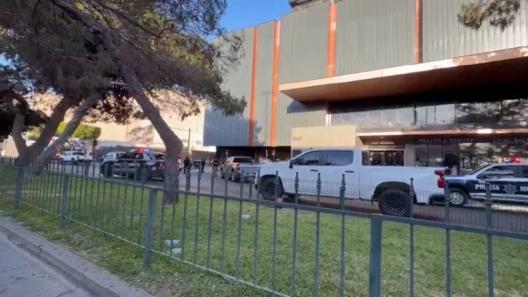 Balean a dos personas cerca de Costco