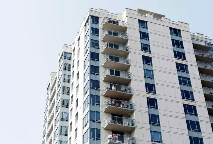 Un niño de 2 años murió tras caer desde un sexto piso en Madrid