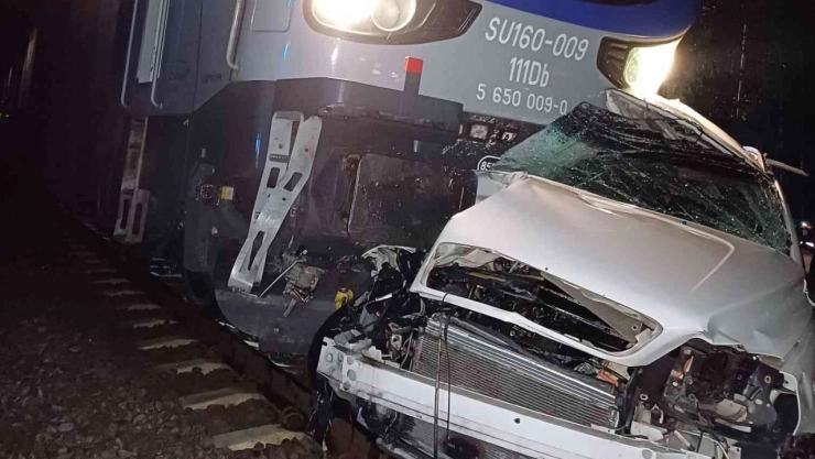 choque-auto-tren-polonia