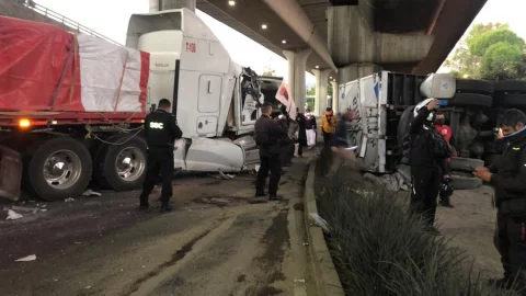 Volcadura de tráiler afecta la cualidad en Viaducto-Tlalpan-Volcadura