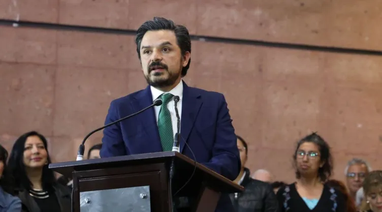 Zoé Robledo, director del IMSS, se baja de la contienda para buscar gubernatura de Chiapas