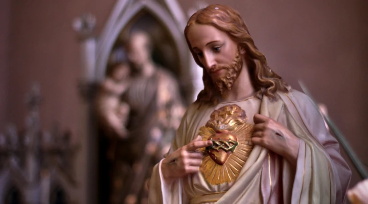Figura de Jesucristo en iglesia.