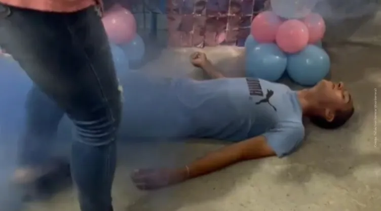 VIDEO: Se desmaya en fiesta de revelación de género de su bebé.