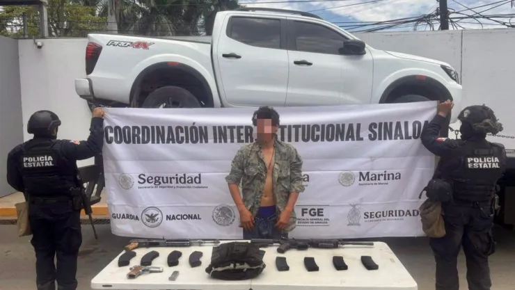 Detienen a hombre Villa Juárez, Navolato con armas y camioneta robada