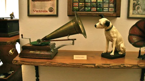 efemérides 19 de febrero 2.jpg