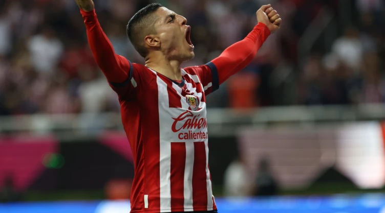 Ronaldo Cisneros Chivas