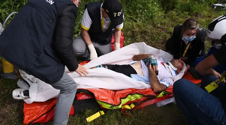 mujer-accidente-tour-francia.jpg