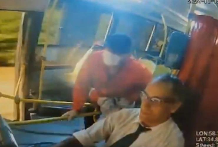 Conductor MUERE tras ser apuñalado por un pasajero