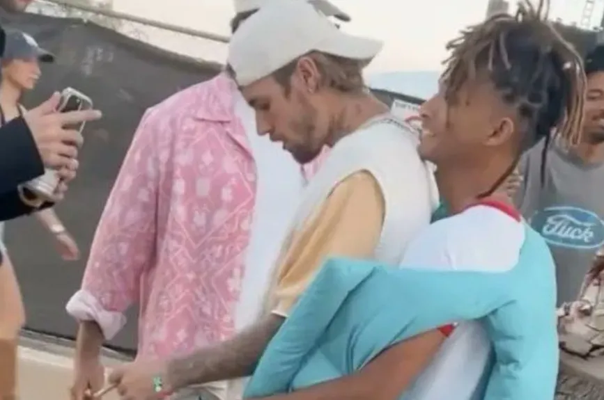 Jaden y Justin se besan (11).jpg