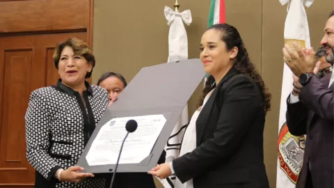 Acto en el que se le hace entrega de la Constancia de Mayor&iacute;a y Validez de las elecci&oacute;n de gubernatura a la ciudadana Delfina G&oacute;mez &Aacute;lvarez