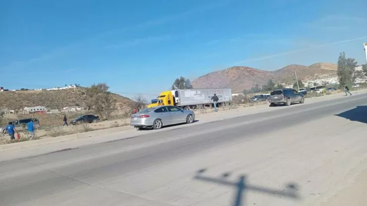 Volcadura en bulevar 2000