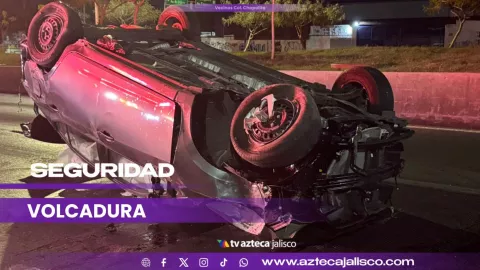 ¡IMAGEN FUERTE! Una pareja termina con varias contusiones luego de ser impactados por otro vehículo sobre la Av. Guadalupe