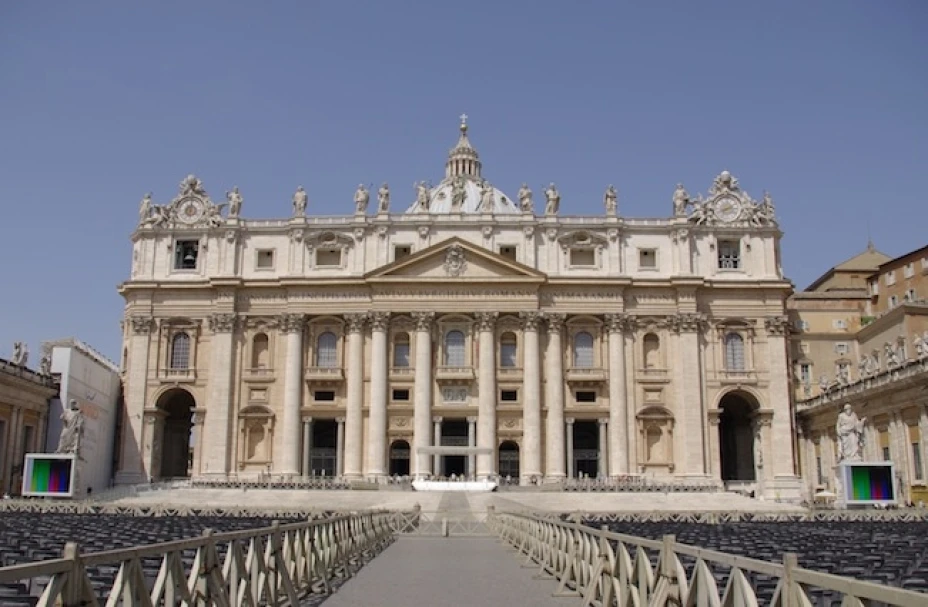 El Vaticano dijo que su propia investigación sobre Scarano comenzó tras recibir varios reportes de transacciones sospechosas presentados en la agencia de vigilancia financiera del Vaticano. Agregó que la pesquisa “podría extenderse a otros individuos”.