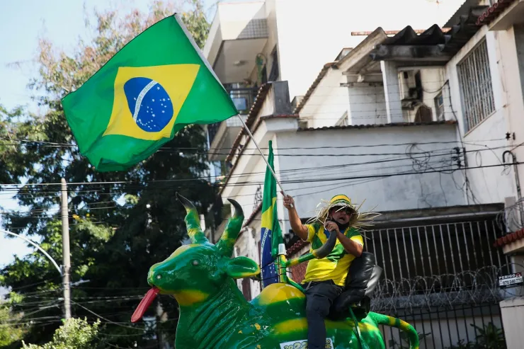Se reduce la ventaja de Lula sobre Bolsonaro rumbo a presidencial de Brasil.