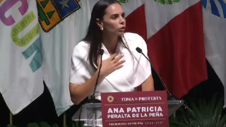 Ana Paty Peralta rinde protesta como presidenta municipal de Benito Juárez, por segunda vez.jpg