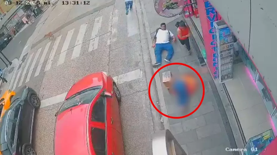 VIDEO | ¡CONTENIDO SENSIBLE! Muere madre con su bebé en brazos luego de recibir un disparo en la calle