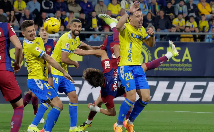 Joao Felix anota con Barcelona