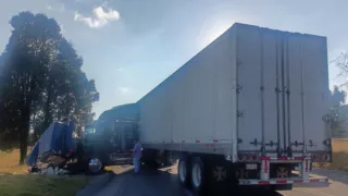 Tráiler sufrió accidente en la carretera Amozoc-Perote hoy: Hay cierre y caos vial