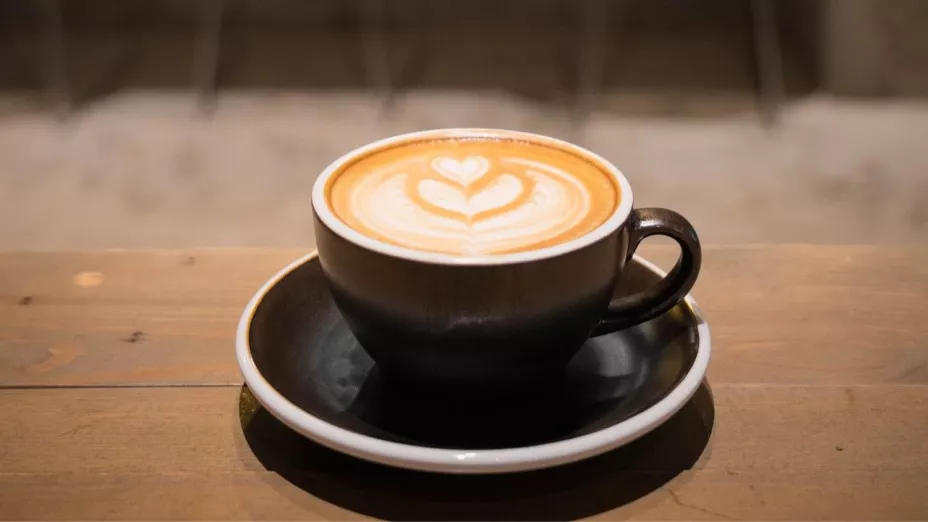 ¡Adiós al azúcar! Alternativas naturales para endulzar tu café y cuidar tu salud