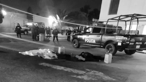 policias se matan en baño de gasolinera