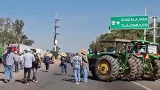 Suspenden clases Jalisco por bloqueos carreteros paro nacional agricultores