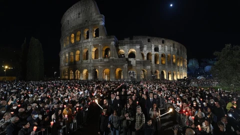 Viacrucis del coliseo de Roma Papa Francisco.jpeg