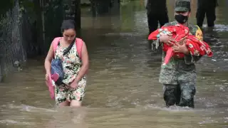 También otorgaron 2 mil 977 consultas médicas, colocaron 87 mil 508 sacos terreros para la contención de los niveles pluviales y se trasladaron vía aérea 810 apoyos para la canasta básica de las familias (aceite vegetal, harina de maíz, pasta para sopa, azúcar, huevo, frijoles enlatados y atún, entre otros).