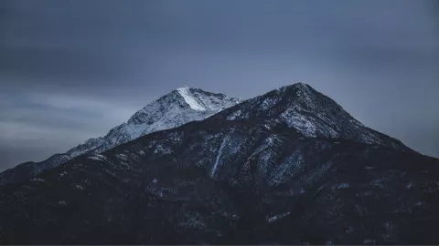 Estudiantes muertos en montaña.jpg