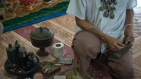 Mujer ingiere remedio de chamán y MUERE envenenada