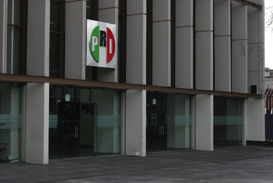 Por ahora el principal problema radica en el PRI, porque es el partido del presidente de la República. Pero se trata del mismo PRI de siempre, más preocupado por las parcelas de poder que por la intermediación politica.