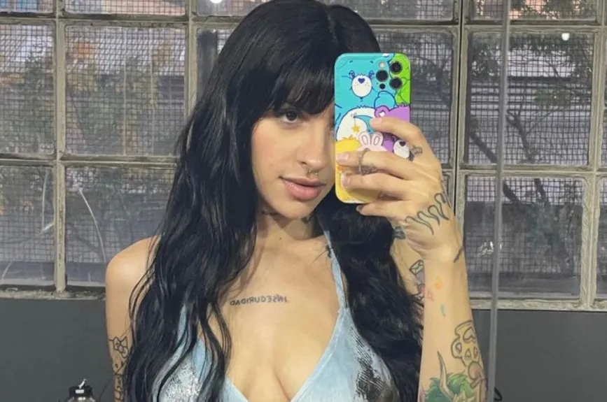 Cazzu cabello largo.jpg