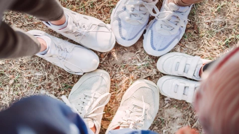 Los consejos de una experta para limpiar los tenis sin usar la lavadora