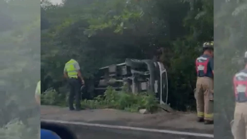 Automovilista sufre accidente de tránsito en el boulevard Kukulkán hoy 18 de diciembre.jpg