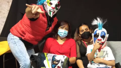 Psycho Clown se encuentra con Mateo, el niño agredido