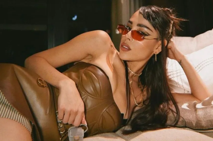 Danna Paola de cafe.jpg
