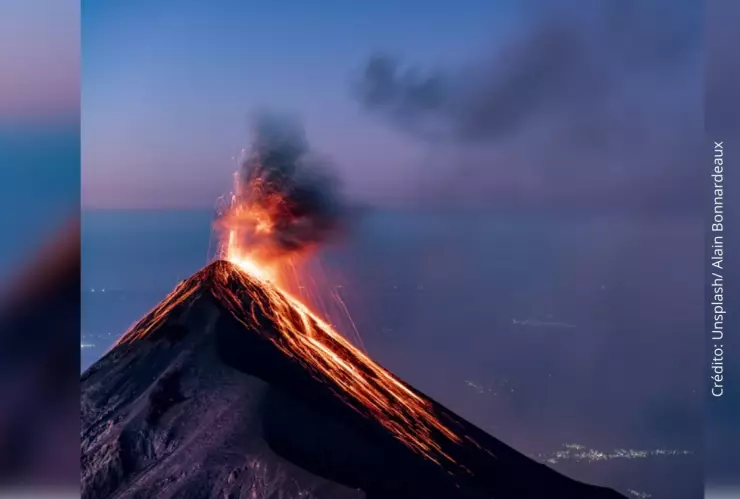 ¿Qué son los volcanes submarinos y por qué son los más activos?