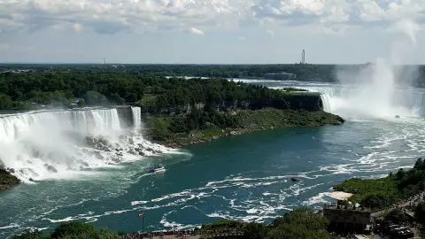 Madre y sus dos hijos mueren tras saltar en las cataratas del Niágara.jpg