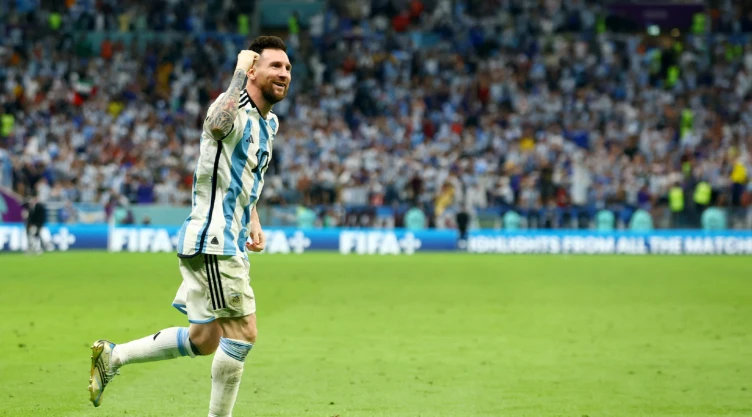 Lionel Messi celebra con Argentina