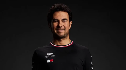 Checo Pérez festeja su cumpleaños 37 con test en Barcelona y estrenando