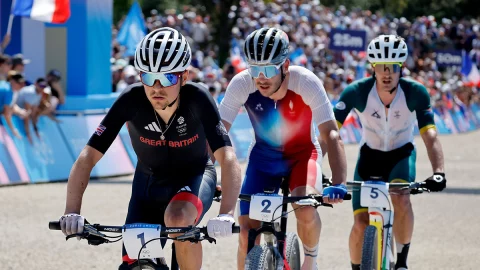 Tom Pidcock gana medalla de oro en ciclismo de montaña