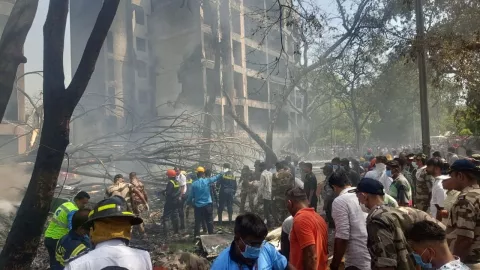 Decenas de muertos y heridos por choque de avión