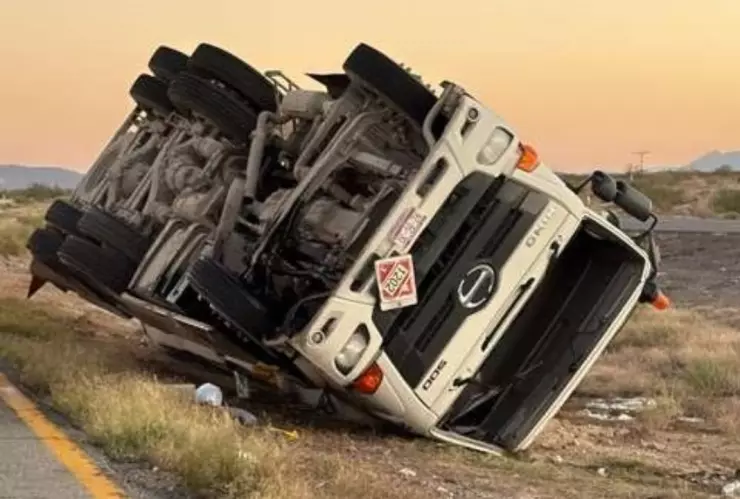 Volcadura de pipa en carretera Juárez