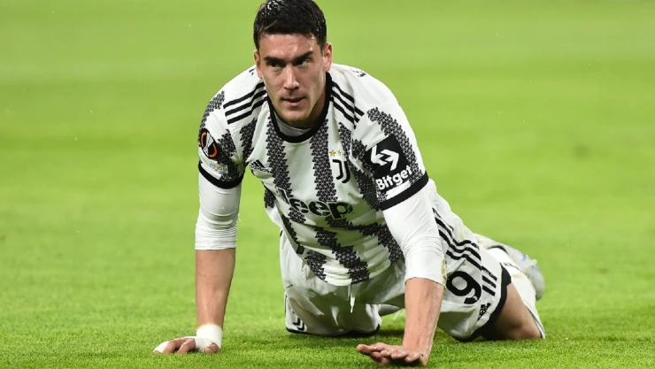 Vlahovic en el duelo entre Juventus y Sevilla de la Europa League